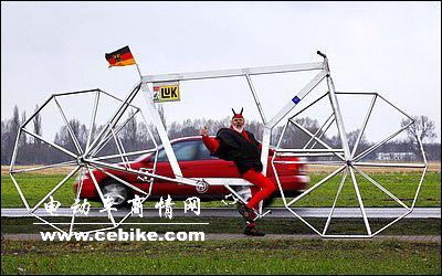 德国单车迷打造怪异自行车