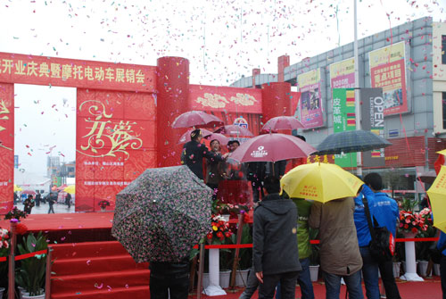 2010中国（无锡）摩托电动车展销会雨中起航
