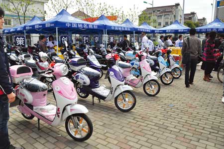 世界杯竞猜欧派邀您出国游——欧派电动车2010夏季大型市场巡回活动在江阴开幕