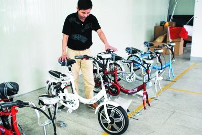 首辆无瓶电动车10日在合肥亮相－电池藏在前轮里，已获6项国家专利  