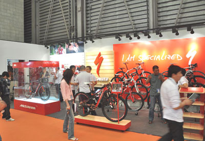 闪电自行车扩大展位 亮相2013年中国展