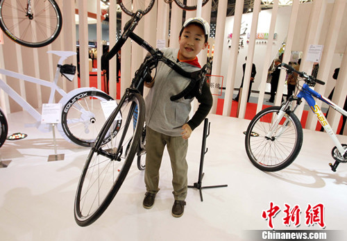 台湾造世界最轻自行车亮相上海 