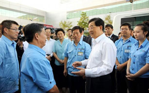 胡锦涛主席在津考察力神电动车电池企业工作