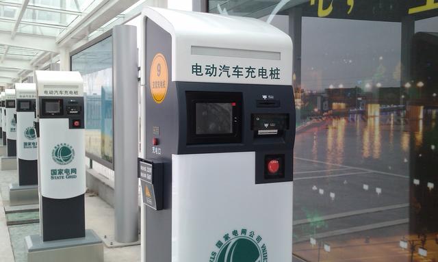 电动车摇号大军涌入: 北京充电设施遭遇空前考验