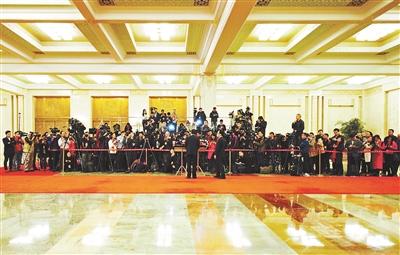 苗圩：新能源车已入成长期 但遇两瓶颈