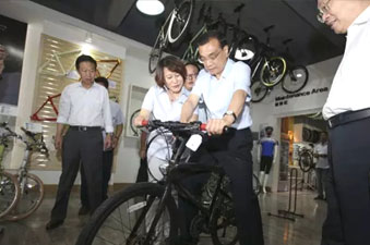 李克强总理称愿为自行车代言，什么时候能为电动车代言呢？