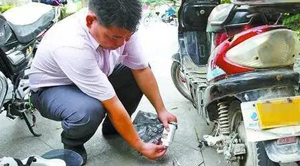 支招！你真的会换电动车电池吗？专业老师傅说应该这么做...