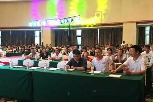 这是一次月圆之夜的一次成功招商会！