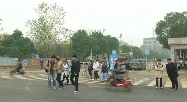 网购二手电动车老父竟被卖家绑架：不给钱就剁手指！