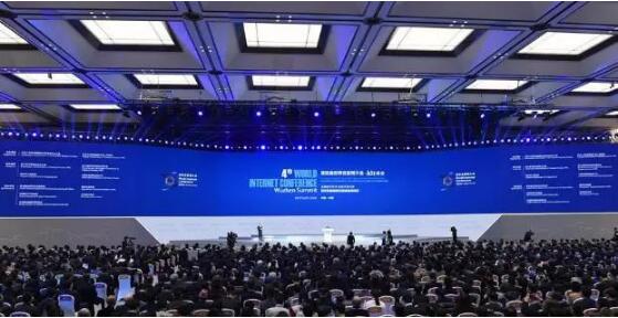 全球瞩目的互联网大会会场，也曾留下了中国电动车企业闪耀的足迹！