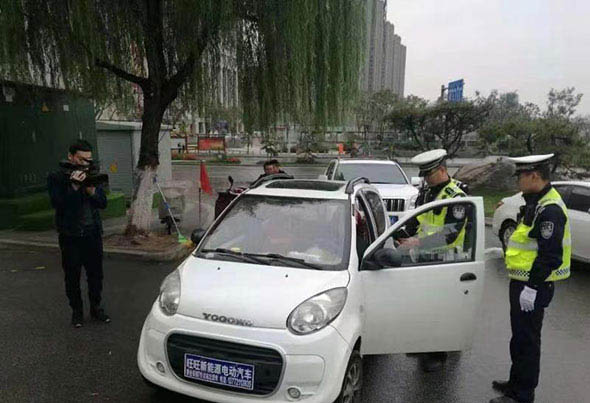 西安交警“最严举措”整治违法电动车 驾驶超标电动车将被行政拘留