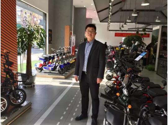 6年雅迪资深经销商变身“猴子救兵”70多家门店火遍郑州！