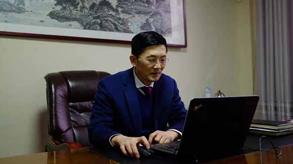 儒商典范！建国路上的吴建国一年卖出4万辆雅迪电动车