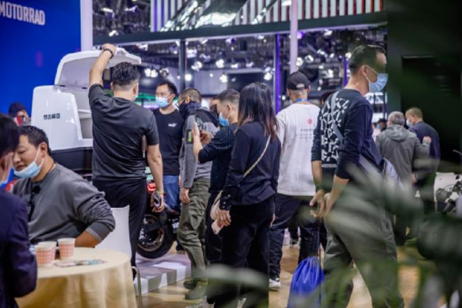 独家黑科技专利！重庆摩博会上又一款抢眼的高速电摩“王炸”亮相！