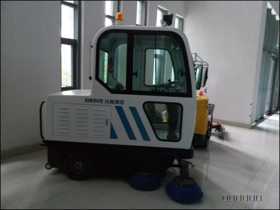 小林科技驾驶式XL-1900扫地车