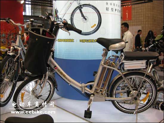 千里马推出首款绿色氢燃料电池自行车